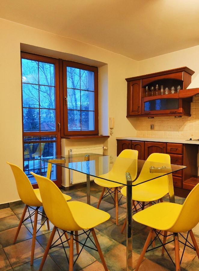 Krasnowolska Airport Hostel *